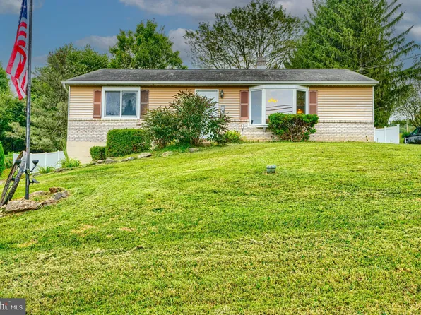 661 S Duke St, Red Lion, PA 17356