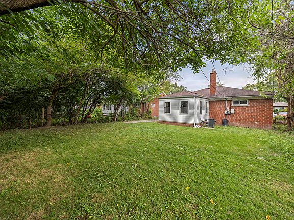 5th image of 24031 Jerome St