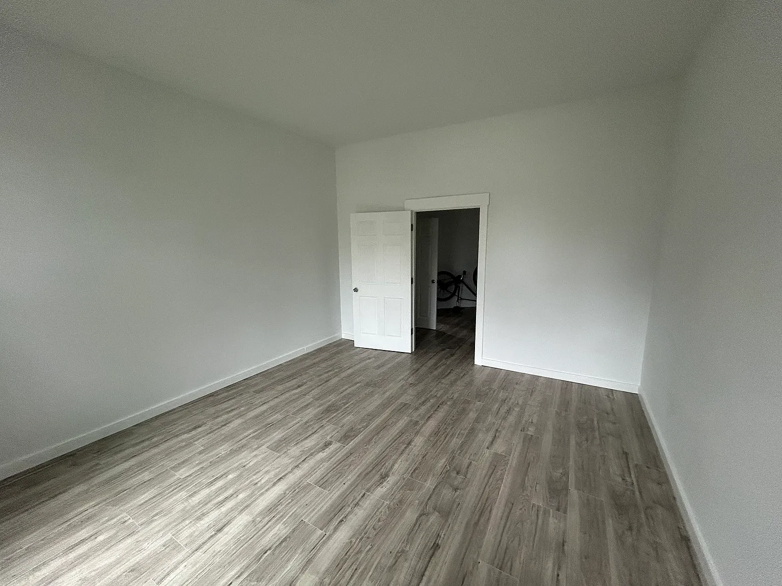 2400 N Sheridan — Photo 4