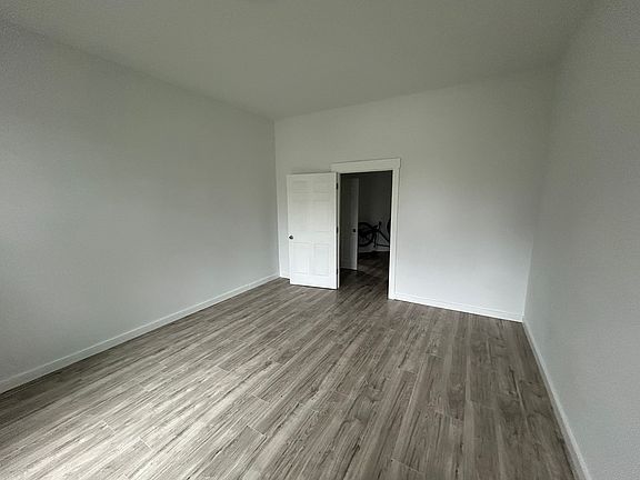 4th image of 2400 N Sheridan Rd