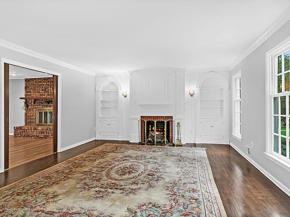 4th image of 20 Bunker Hill Dr