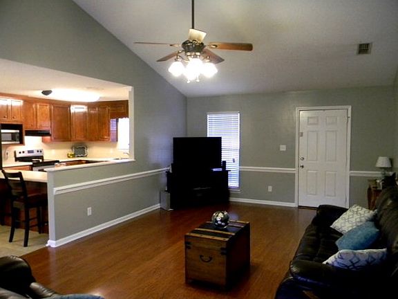 3rd image of 171 Saint Clair Dr