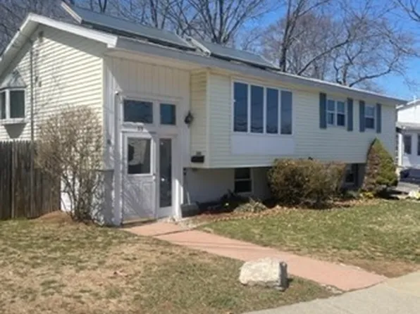 33 Dietz Rd, Hyde Park, MA 02136