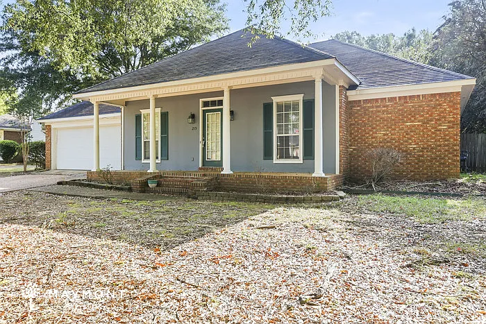 3 bed, 2.0 bath, 1750 sqft, $2,095 — Photo 2