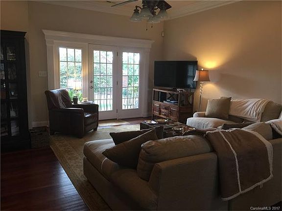 5th image of 901 Ida Oates Ln