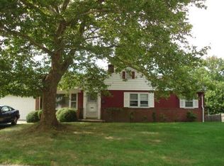 17 Edmond Dr, Warwick, RI 02886