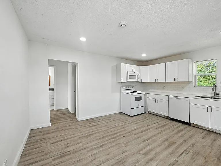 320 T A Carroll Ave — Photo 4