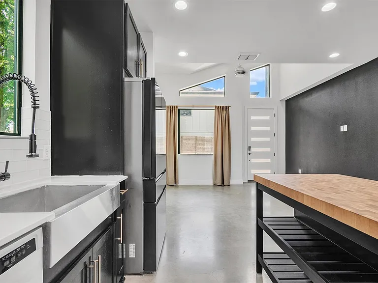 408 W Odell St #2 — Photo 11