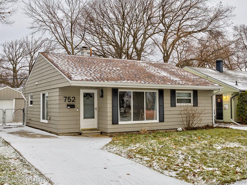 1st image of 752 W Mapledale Ave