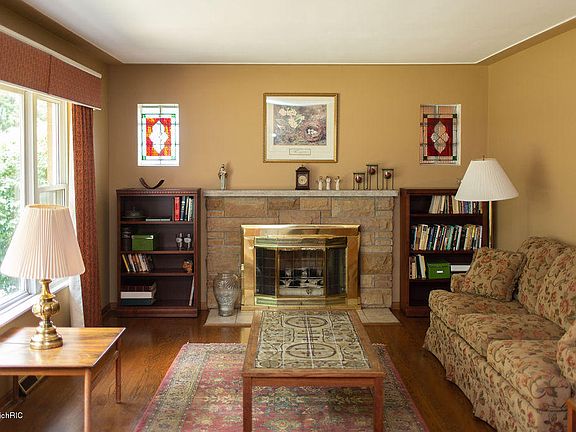 3rd image of 2541 Belknap Ave NE