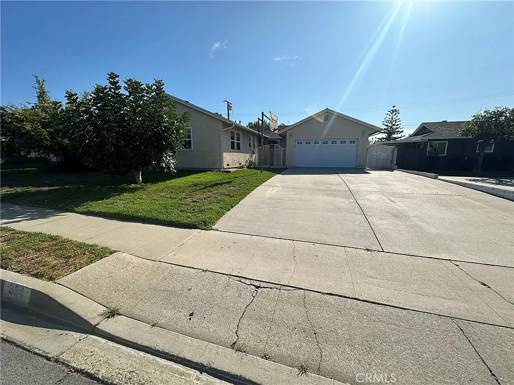 4 bed, 1342 sqft, $3,995 — Photo 1