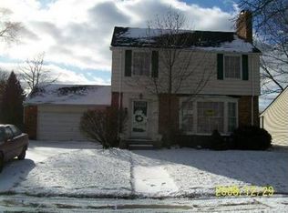 439 Maison Rd, Grosse Pointe Farms, MI 48236