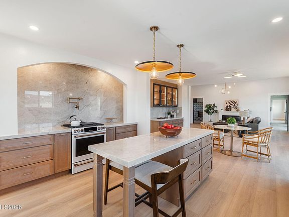 4th image of 680 Rowe Pl