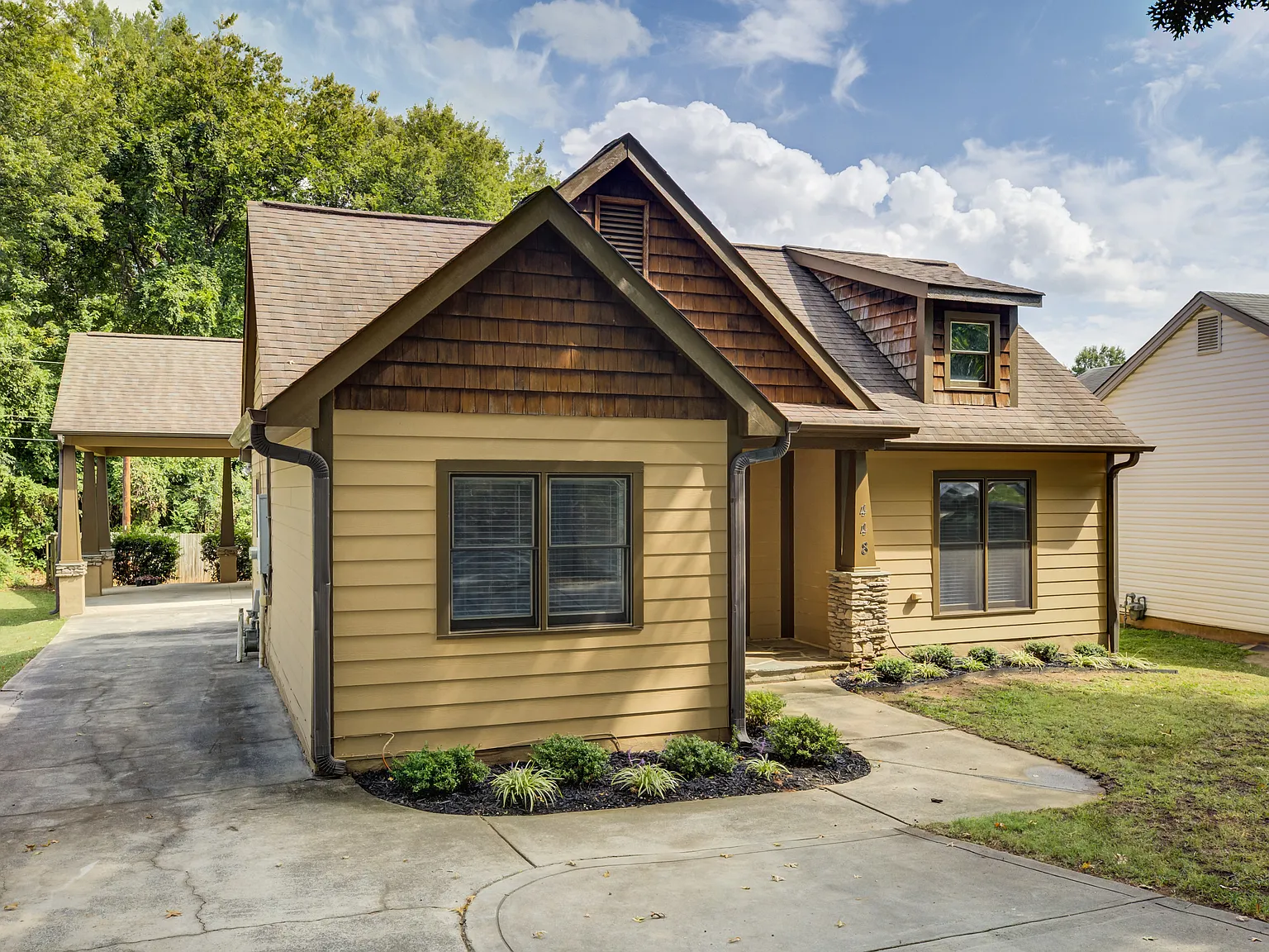 5 bed, 3.5 bath, 2700 sqft, $3,500 — Photo 3