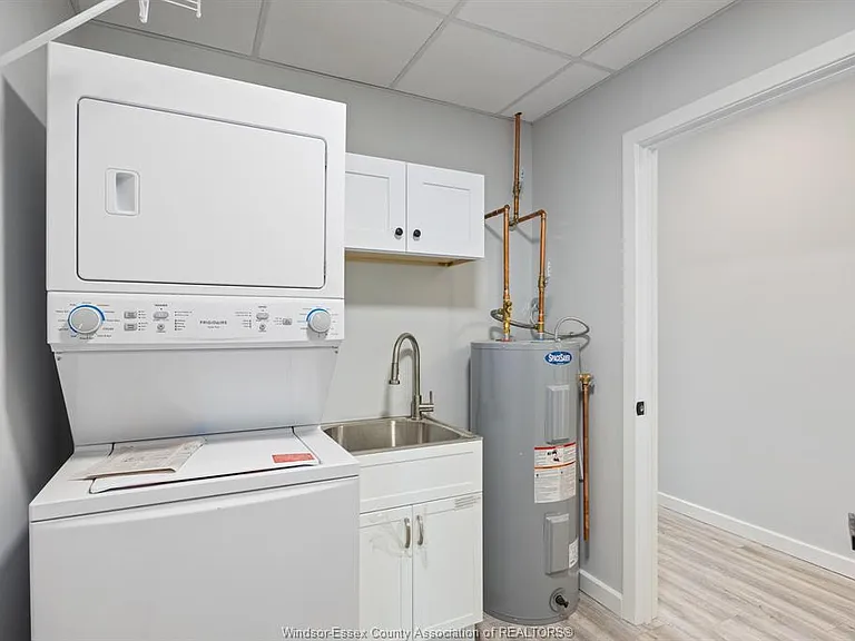 1500 Ouellette Ave #402 — Photo 31