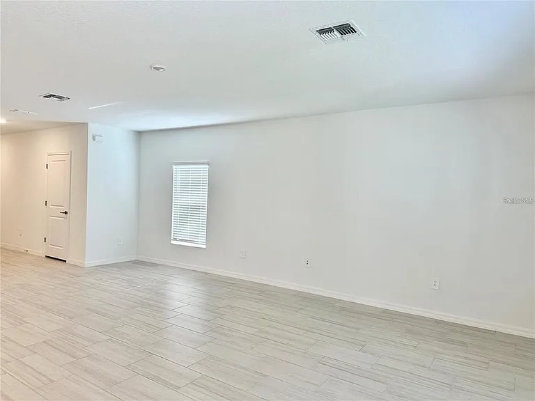 17606 Happytrails St — Photo 3