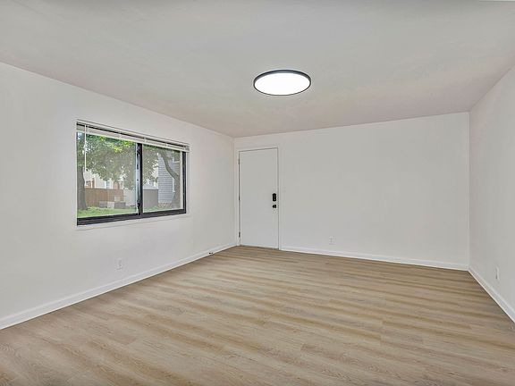 4th image of 2535 Lysle Ln #2B