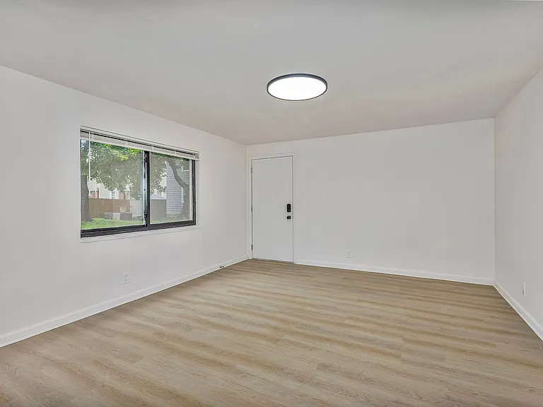 2535 Lysle Ln #2B — Photo 4