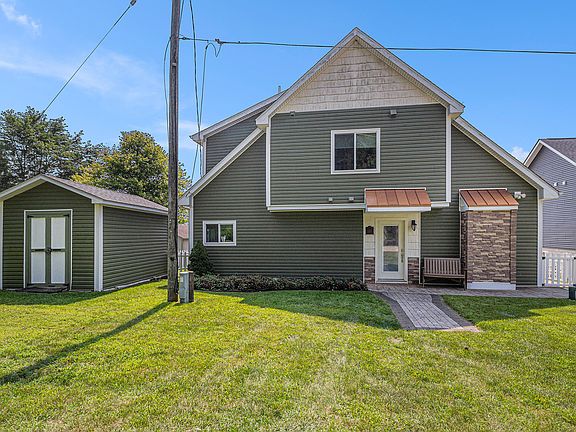 3rd image of 3174 Nisbet Rd