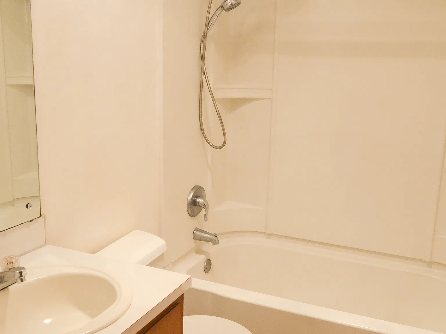 2 bed, 1.5 bath, 1000 sqft, $1,695 — Photo 3