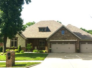 1433 E Wood Oaks St, Springfield, MO 65804