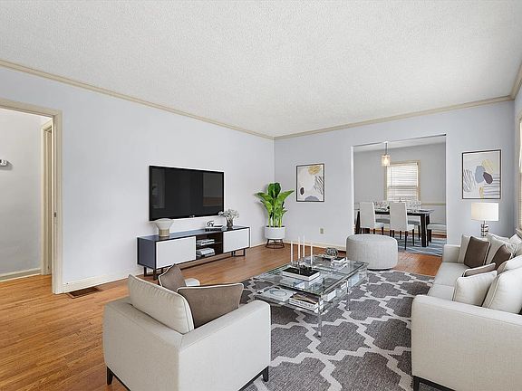 2nd image of 402 Kingswood