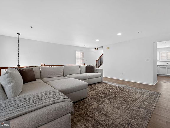 4th image of 1110 Niblick Ct
