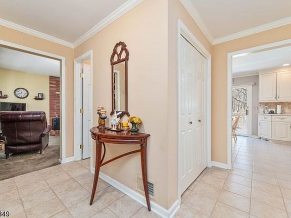 3rd image of 8 Falcon Ln
