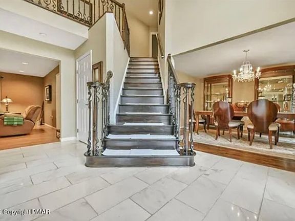 5th image of 125 Estate Dr