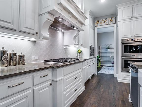 5th image of 2820 Maverick Way