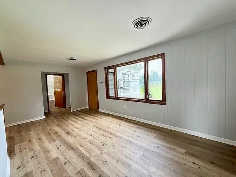 3 bed, 1040 sqft, $1,995 — Photo 3