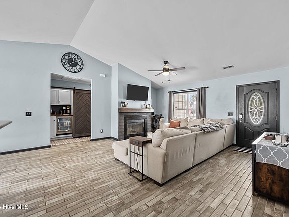 4th image of 164 Ashbury Park Lane