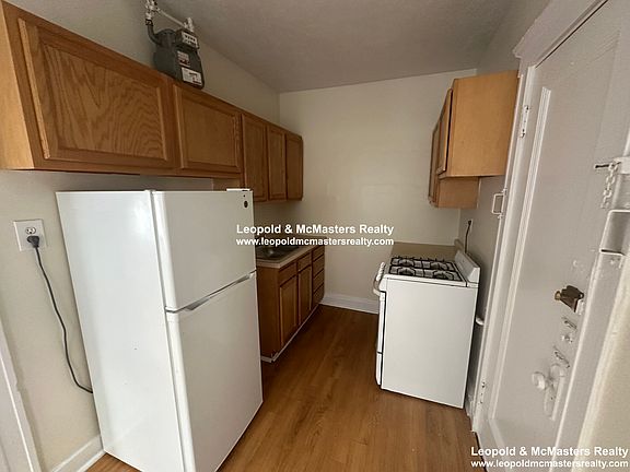 5th image of 236 Kelton St APT 1