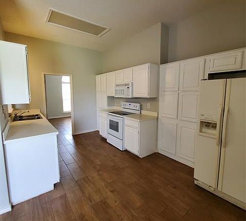 5th image of 9900 Dixon Ct