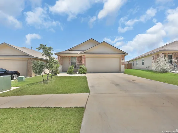113 BUNKERS HILL RD, Floresville, TX 78114