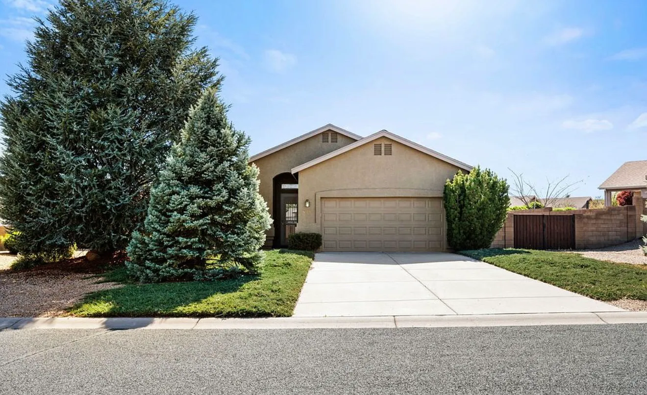 3 bed, 1223 sqft, $2,400 — Photo 1