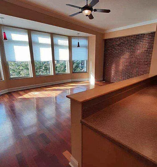111 E Broad St — Photo 2