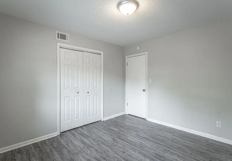 2414 Lyndon Ave — Photo 16