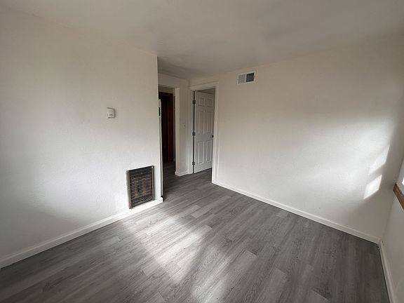 4th image of 208 S McDow St #0