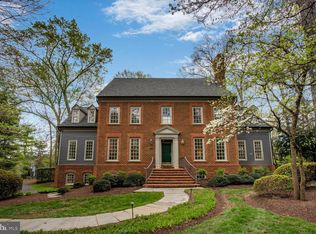 10131 Nedra Dr, Great Falls, VA 22066