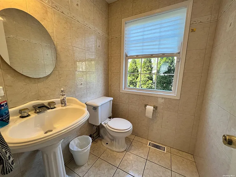35 Willis Ave — Photo 8