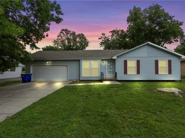 8533 Stearns Rd, Overland Park, KS 66214