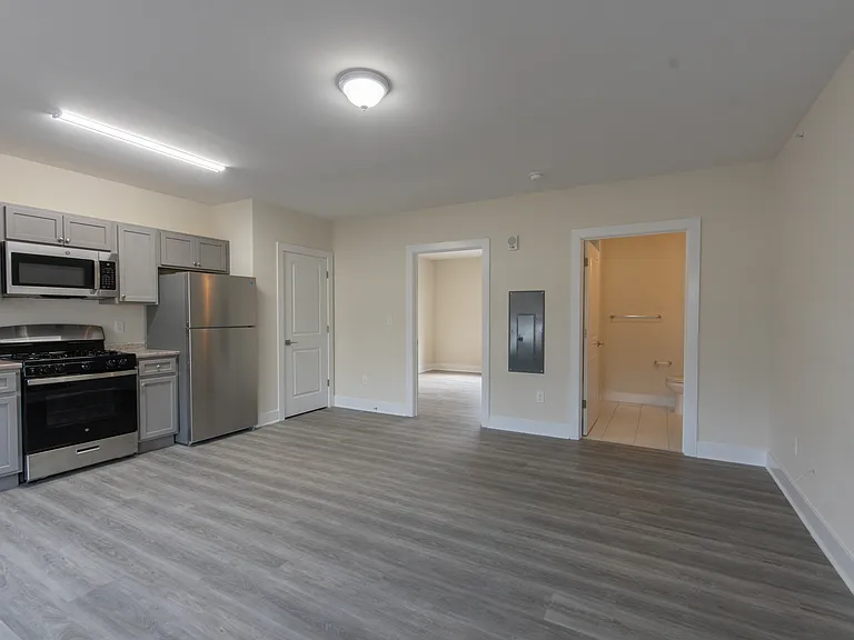 Glasstown Village Apartments — Photo 22