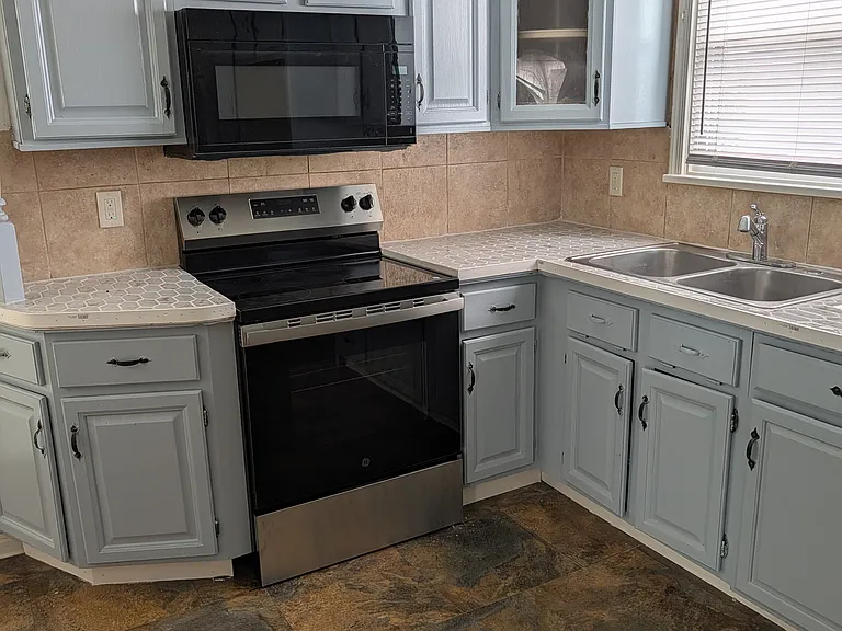 315 W 11th St #315B — Photo 7