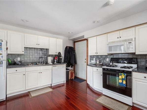 365 Atwells Ave APT 2A