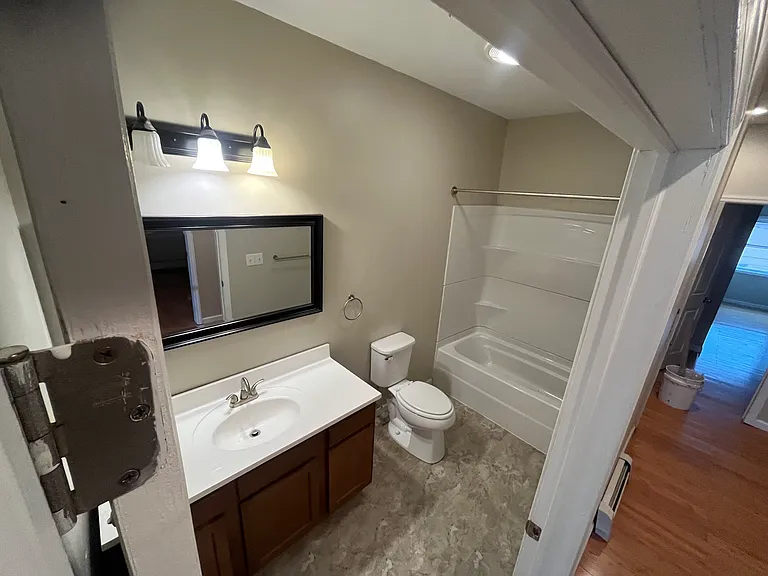 111-113 Chestnut St #6 — Photo 3