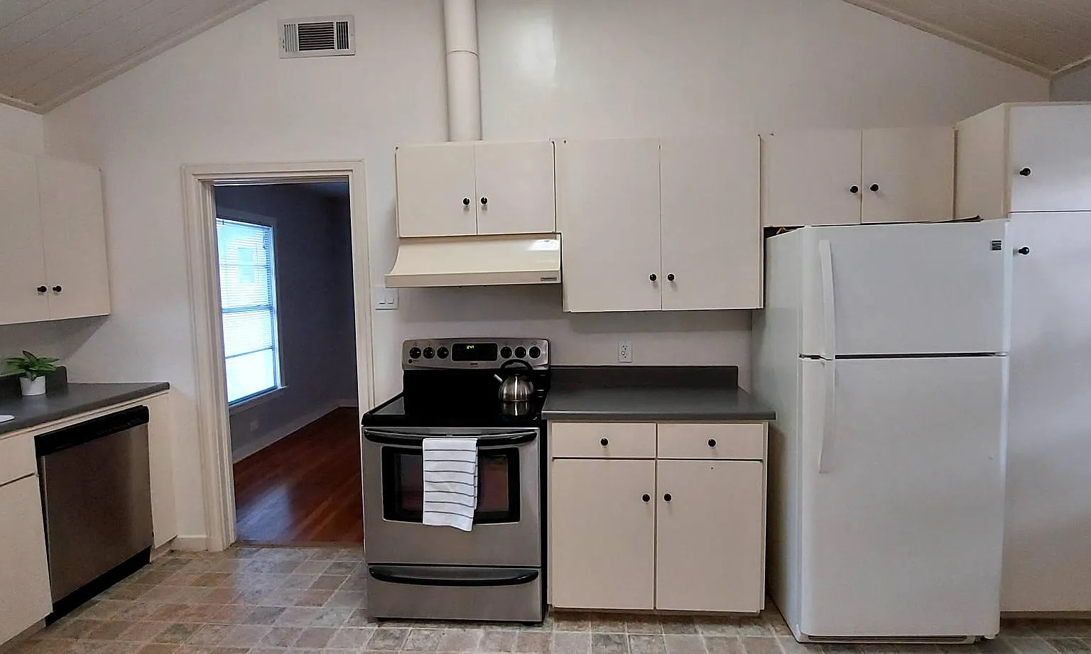 3 bed, 1494 sqft, $2,250 — Photo 4