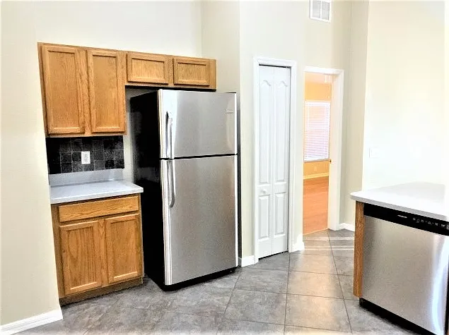 12826 Lake Vista Dr — Photo 2