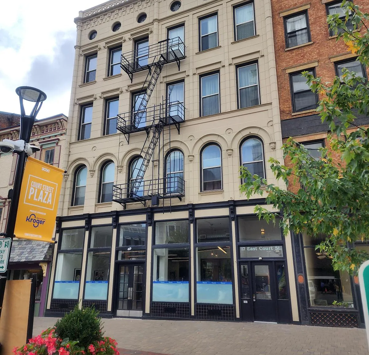 17 E Court St — Photo 2