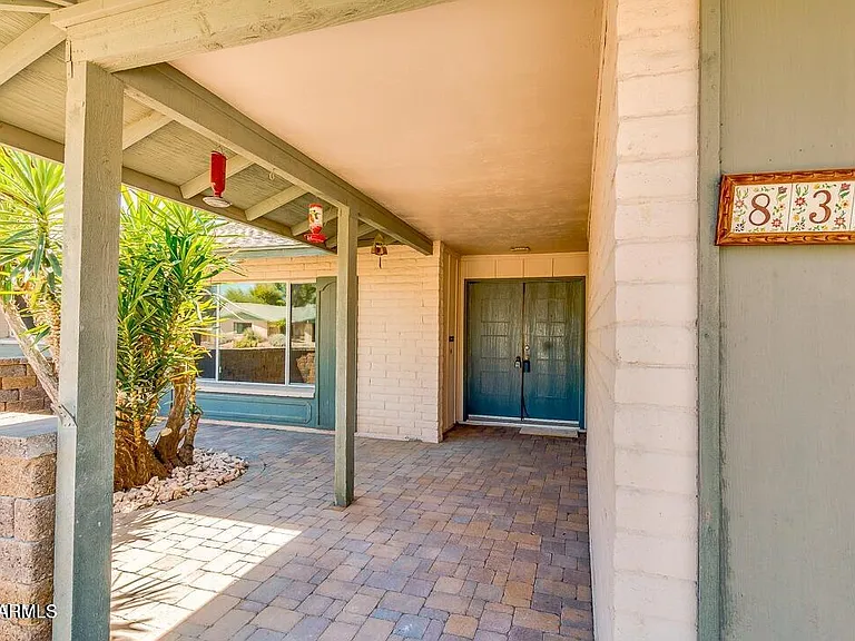 831 E Stephens Dr — Photo 4